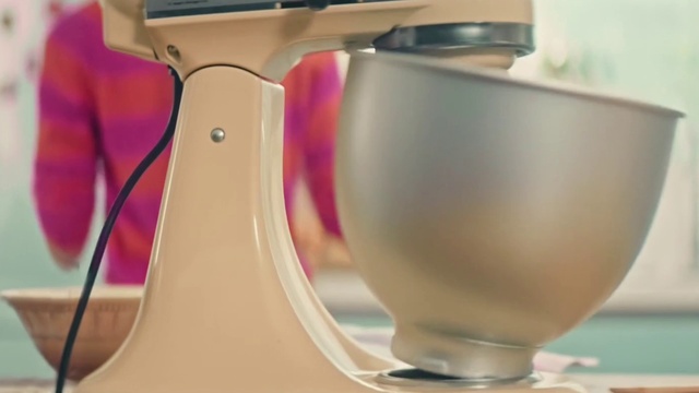 Video Reference: Photograph, Light, Kitchen appliance, Drinkware, Home appliance, Tableware, Vision care, Eyewear, Serveware, Material property