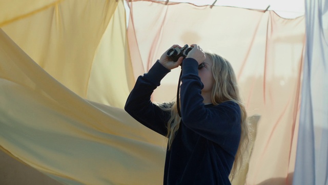 Video Reference: Shoulder, Gesture, Tent, Plant, Wood, Event, Eyewear, Photographer, Blond, Fashion design
