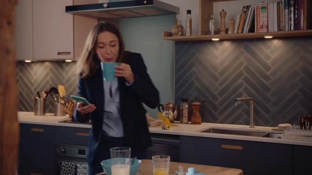 Video Reference: Countertop, Tableware, Passion fruit juice, Cabinetry, Picture frame, Kitchen, Drawer, Cooking, Event, Juice