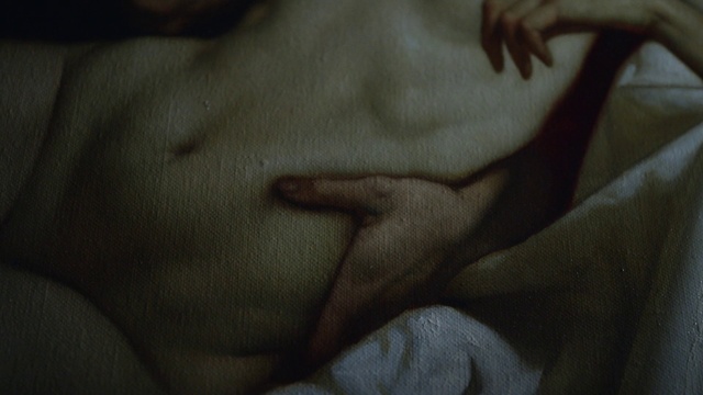 Video Reference: Gesture, Grey, Tints and shades, Comfort, Human leg, Close-up, Trunk, Pattern, Nail, Chest