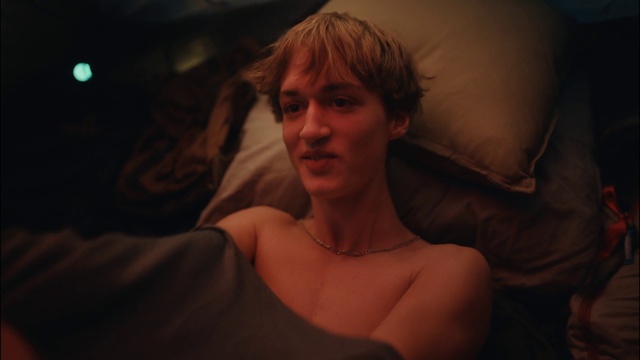 Video Reference: Nose, Cheek, Lip, Chin, Shoulder, Eyebrow, Mouth, Eyelash, Human body, Flash photography