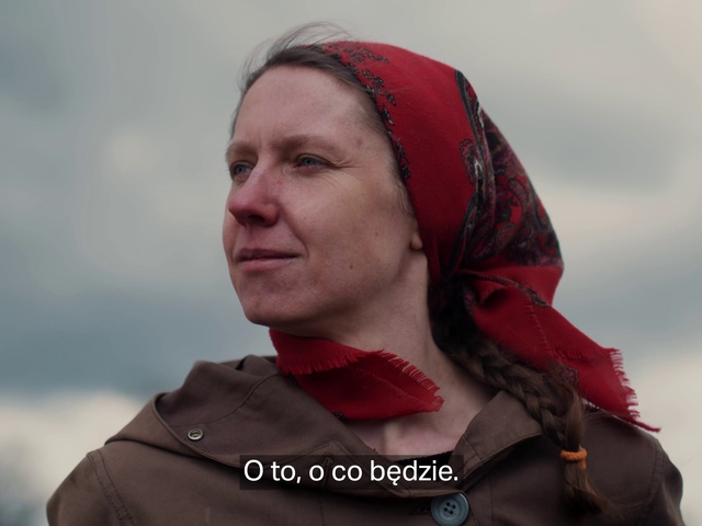 Video Reference: Forehead, Lip, Sky, Cloud, Neck, Sleeve, Happy, Collar, Headgear, Street fashion