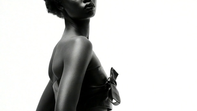 Video Reference: Joint, Shoulder, Neck, Flash photography, Sleeve, Gesture, Grey, Style, Black-and-white, Waist