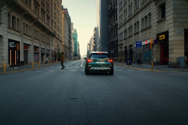 Video Reference: Building, Tire, Car, Vehicle, Wheel, Automotive lighting, Vehicle registration plate, Road surface, Window, Asphalt