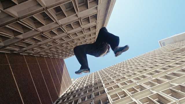 Video Reference: Sky, Leg, Freestyle walking, Line, Building, Leisure, City, Facade, Electric blue, Window