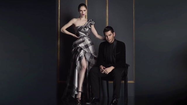 Video Reference: Shoulder, Dress, Leg, Flash photography, Performing arts, Entertainment, Thigh, Fashion design, Waist, Fashion model