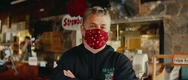 Video Reference: Chin, Mouth, Sleeve, Glove, Sports gear, Personal protective equipment, Happy, Fun, Facial hair, T-shirt