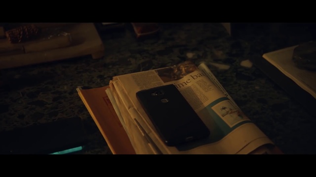 Video Reference: Gadget, Audio equipment, Cameras & optics, Communication Device, Tints and shades, Camera, Flash photography, Everyday carry, Telephony, Font