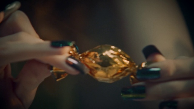 Video Reference: Liquid, Fluid, Gesture, Drinkware, Wrist, Nail, Jewellery, Drink, Body jewelry, Electric blue