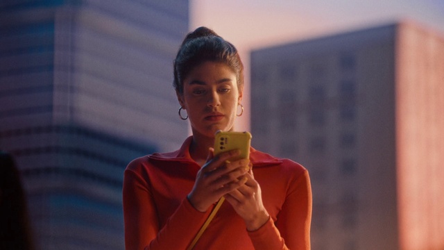 Video Reference: Human, Coat, Microphone, Audio equipment, Entertainment, Event, Performing arts, Fashion design, Formal wear, Fun