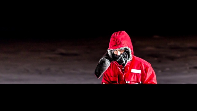 Video Reference: Flash photography, Sleeve, Headgear, Jacket, Windbreaker, Entertainment, Hood, Event, Font, Magenta