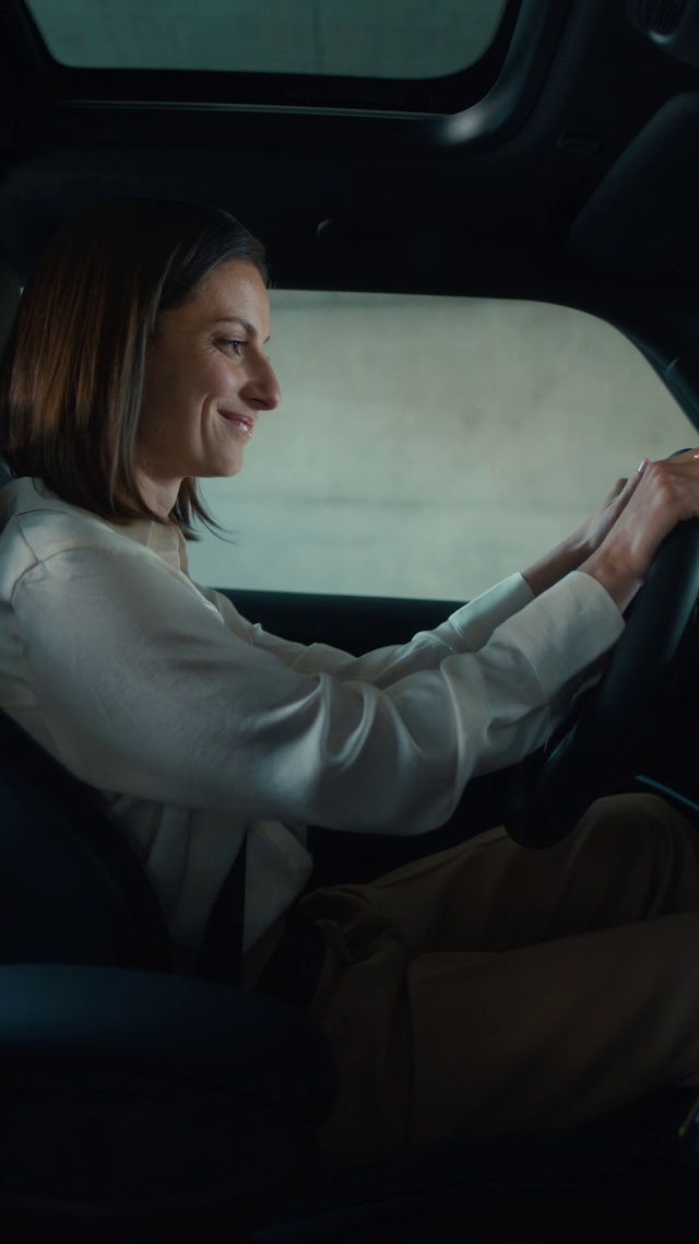 Video Reference: Smile, Arm, Window, Automotive lighting, Flash photography, Automotive design, Motor vehicle, Gesture, Automotive mirror, Vehicle door