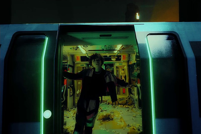 Video Reference: Gadget, Display device, Passenger, Machine, Vehicle door, Fun, Electronic device, Glass, Recreation, Public transport