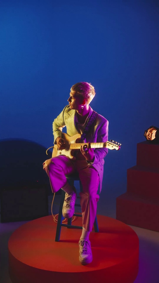 Video Reference: Musical instrument, Purple, Musician, Music artist, Performing arts, Artist, Guitar, Guitar accessory, Concert, Music