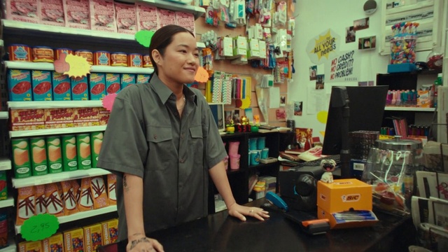 Video Reference: Product, Selling, Customer, Shelf, Retail, Computer monitor, Engineering, T-shirt, Trade, Shelving