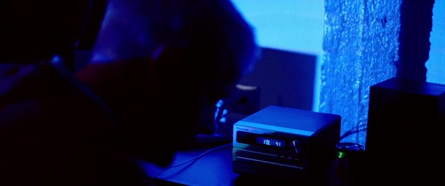 Video Reference: Blue, Purple, Gadget, Audio equipment, Entertainment, Electronic instrument, Magenta, Electric blue, Cameras & optics, Electronic device