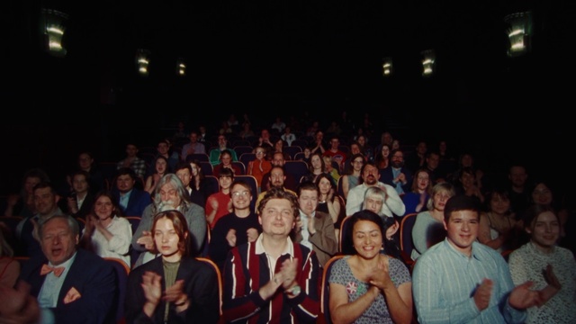 Video Reference: Smile, Shirt, Entertainment, T-shirt, Leisure, Flash photography, Crowd, Fun, Event, Audience