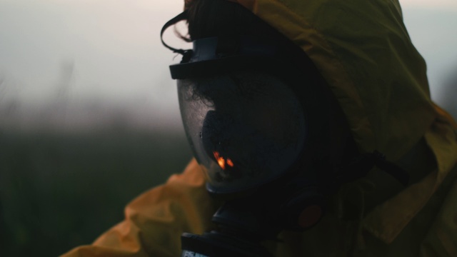 Video Reference: Flash photography, Eyewear, Personal protective equipment, Automotive lighting, Audio equipment, Recreation, Sky, Darkness, Heat, Backlighting