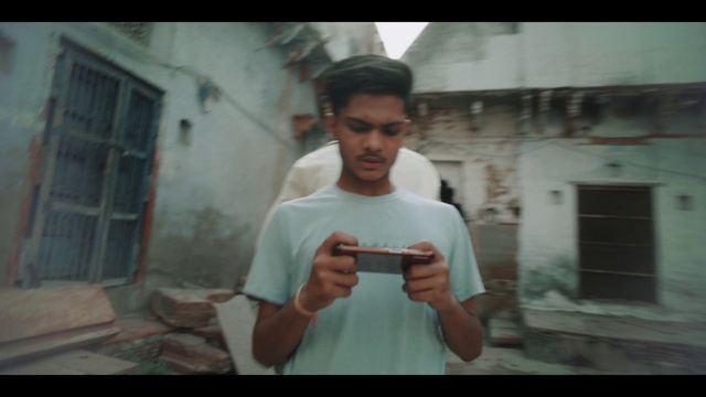 Video Reference: Arm, Mouth, Vision care, Jaw, Sleeve, Gesture, Eyewear, Flash photography, Eyelash, Window