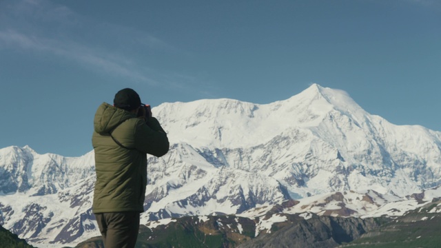 Video Reference: Sky, Mountain, Snow, Cloud, Slope, Ice cap, Landscape, Freezing, Mountain range, Glacial landform
