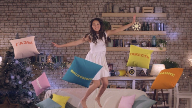 Video Reference: Smile, Thigh, Happy, Table, Leisure, People, Summer, Fashion design, Fun, Snapshot