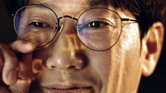 Video Reference: Forehead, Nose, Glasses, Cheek, Lip, Chin, Hairstyle, Vision care, Eyebrow, Photograph