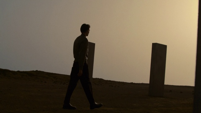 Video Reference: Sky, Ecoregion, Flash photography, Gesture, Atmospheric phenomenon, Landscape, Horizon, Sand, Aeolian landform, Fun