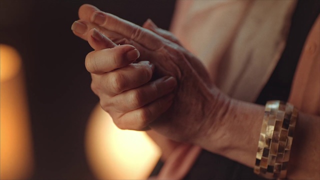 Video Reference: Watch, Arm, Gesture, Finger, Nail, Thumb, Wrist, Wood, Sign language, Jewellery