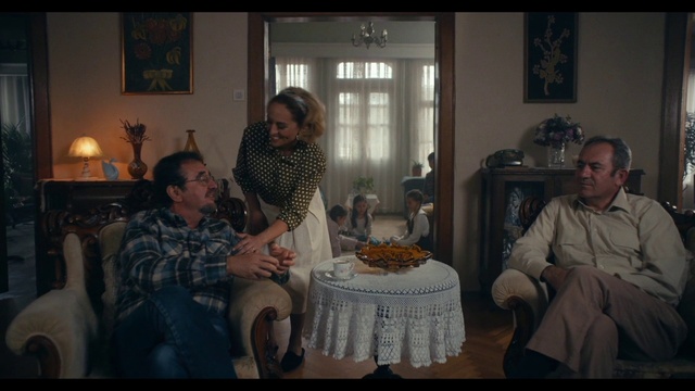 Video Reference: Table, Furniture, Picture frame, Tableware, Lighting, Window, Interaction, Sharing, Comfort, Tablecloth