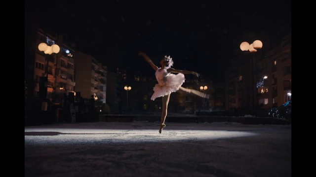 Video Reference: Flash photography, Dress, Performing arts, Entertainment, Dance, Athletic dance move, Recreation, Event, City, Choreography