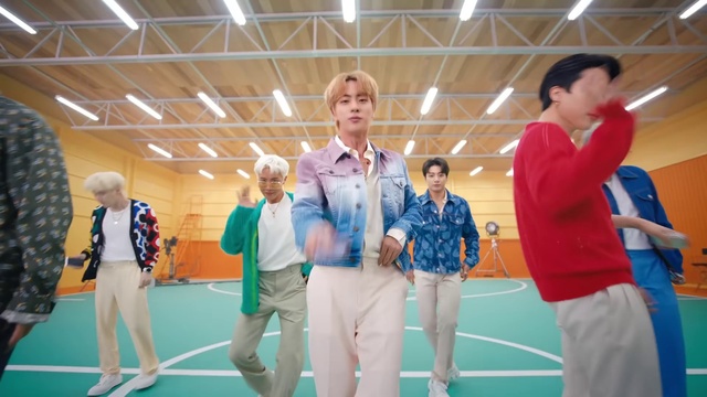 Video Reference: Shorts, Leisure, T-shirt, Competition event, Recreation, Sports uniform, Uniform, Championship, Team, Sports