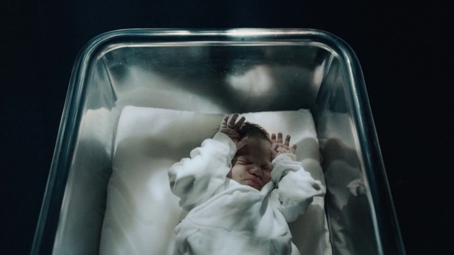 Video Reference: Comfort, Baby, Toddler, Linens, Baby safety, Child, Baby Products, Rectangle, Metal, Glass