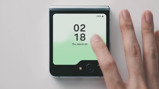 Video Reference: Gadget, Communication Device, Gesture, Finger, Font, Material property, Electronic device, Thumb, Technology, Display device