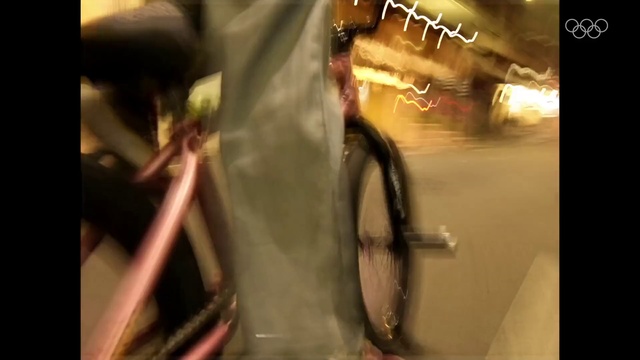 Video Reference: Bicycle, Bicycle wheel, Tire, Bicycle tire, Automotive lighting, Automotive tire, Sports equipment, Wheel, Bicycle handlebar, Tints and shades