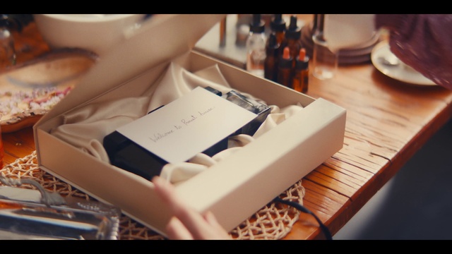 Video Reference: Audio equipment, Tableware, Automotive design, Gadget, Event, Plate, Office equipment, Serveware, Wood, Personal luxury car