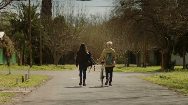 Video Reference: Plant, Tree, People in nature, Gesture, Thoroughfare, Grass, Asphalt, Leisure, Road surface, Recreation