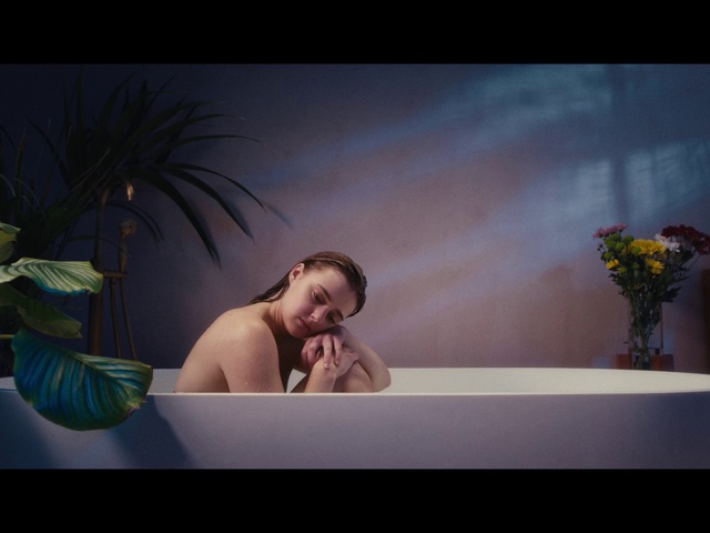 Video Reference: Plant, Arm, Flash photography, Happy, Art, Cg artwork, Fun, Eyewear, Bathing, Leisure