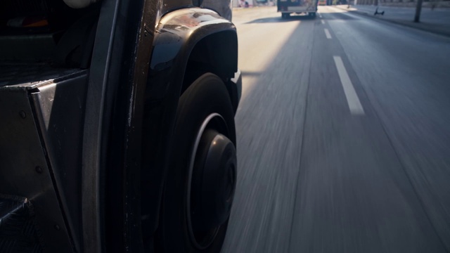 Video Reference: Tire, Wheel, Land vehicle, Vehicle, Automotive lighting, Hood, Automotive tire, Car, Tread, Motor vehicle