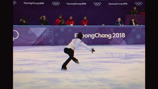 Video Reference: Figure skate, Sports equipment, Ice rink, Figure skating, Ice skate, Ice skating, Player, Skating, Recreation, Winter sport