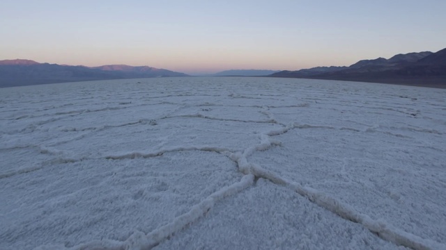 Video Reference: Sky, Atmosphere, Water resources, Dusk, Natural landscape, Atmospheric phenomenon, Freezing, Horizon, Tree, Plain