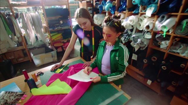 Video Reference: Leisure, Fun, Event, T-shirt, Recreation, Jewellery, Fashion design, Entertainment, Child, Magenta