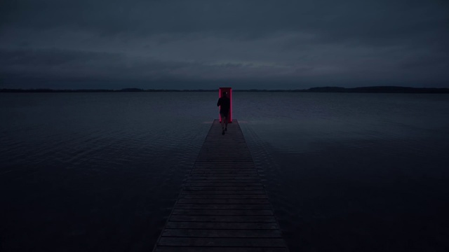 Video Reference: Water, Sky, Cloud, Lake, Atmospheric phenomenon, Horizon, Calm, Dusk, Landscape, Wood