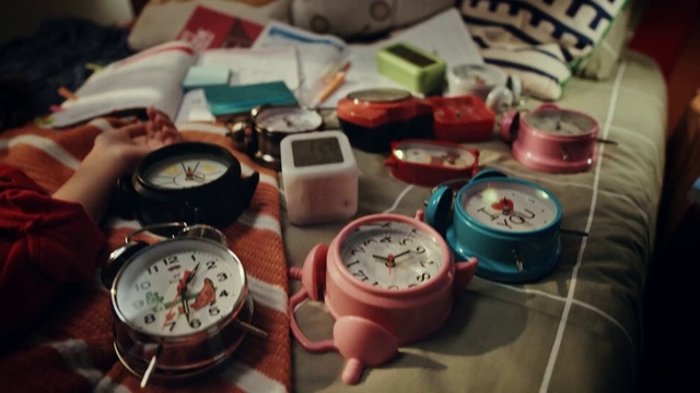 Video Reference: Watch, Clock, Analog watch, Auto part, Souvenir, Toy, Circle, Fashion accessory, Metal, Wrist