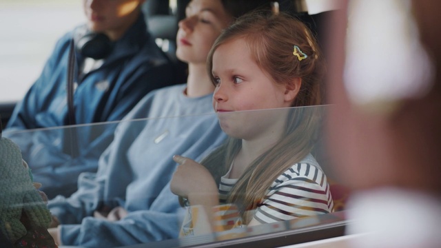 Video Reference: Daytime, Fun, Hearing, Happy, Event, Street fashion, Technology, Leisure, Eyewear, Recreation