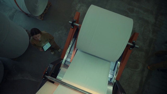 Video Reference: Automotive design, Vehicle door, Office equipment, Space, Office supplies, Automotive exterior, Flooring, Room, Machine, Windshield