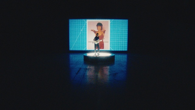 Video Reference: Flash photography, Entertainment, Performing arts, Projection screen, Display device, Electronic device, Event, Electric blue, Art, Darkness