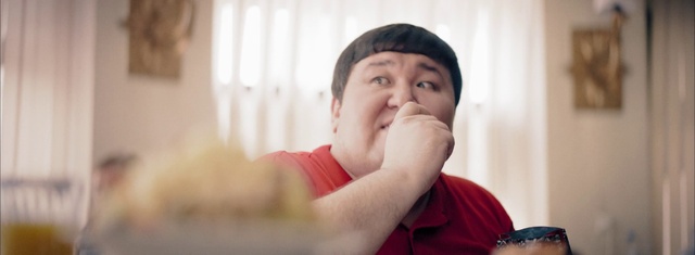 Video Reference: Nose, Cheek, Chin, Hand, Arm, Mouth, Jaw, Flash photography, Gesture, Comfort