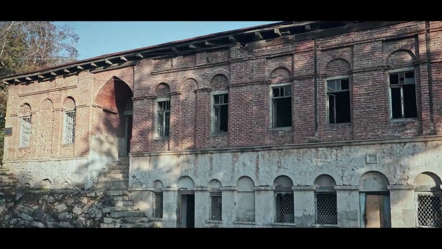 Video Reference: Building, Window, Sky, House, Brickwork, Brick, Facade, City, Arcade, Tree