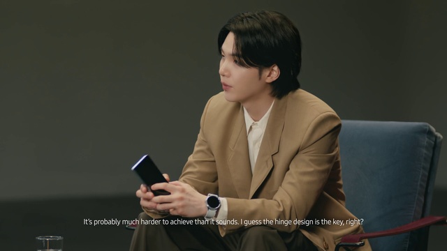 Video Reference: Watch, Sleeve, Mobile phone, Gesture, Communication Device, Clock, Blazer, Portable communications device, Formal wear, Event