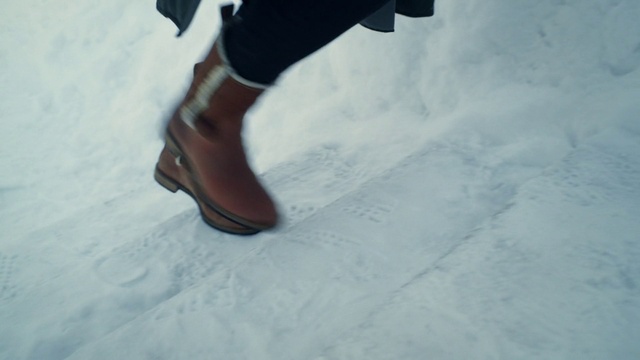 Video Reference: Jeans, Cloud, Sky, Human body, Dress, Snow, Thigh, Knee, Street fashion, People in nature